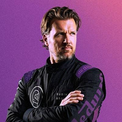 Portrait of Niels Duijvestijn in a black race suit, arms crossed